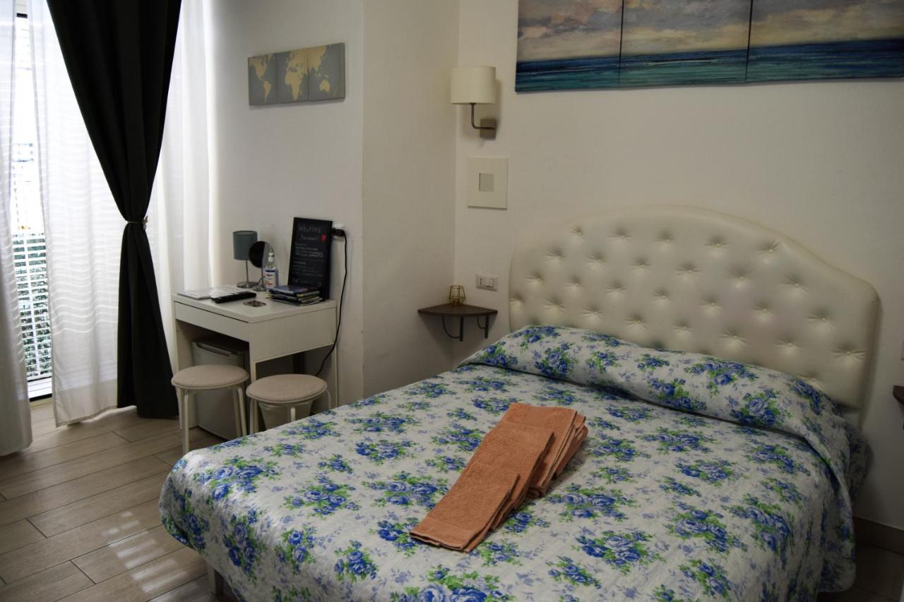 Domus San Biagio 14 Bed and Breakfast Napels Buitenkant foto