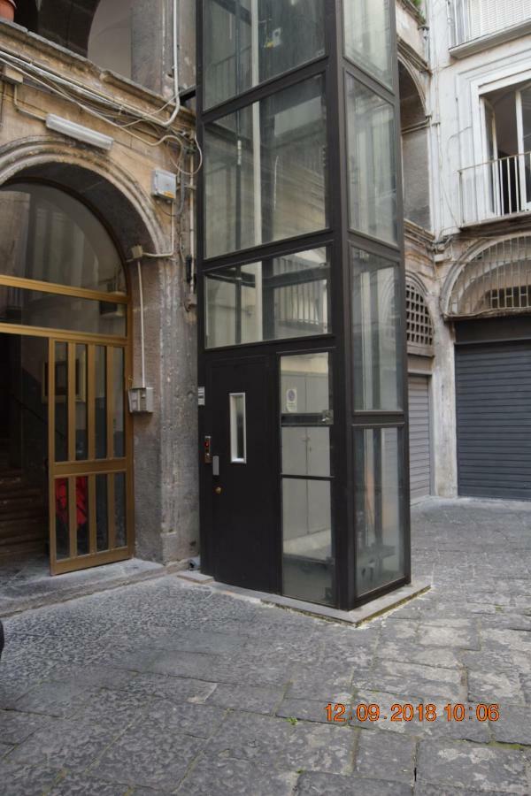 Domus San Biagio 14 Bed and Breakfast Napels Buitenkant foto