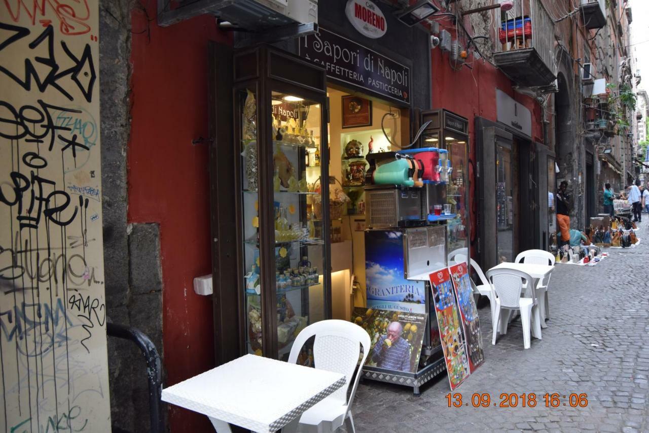 Domus San Biagio 14 Bed and Breakfast Napels Buitenkant foto