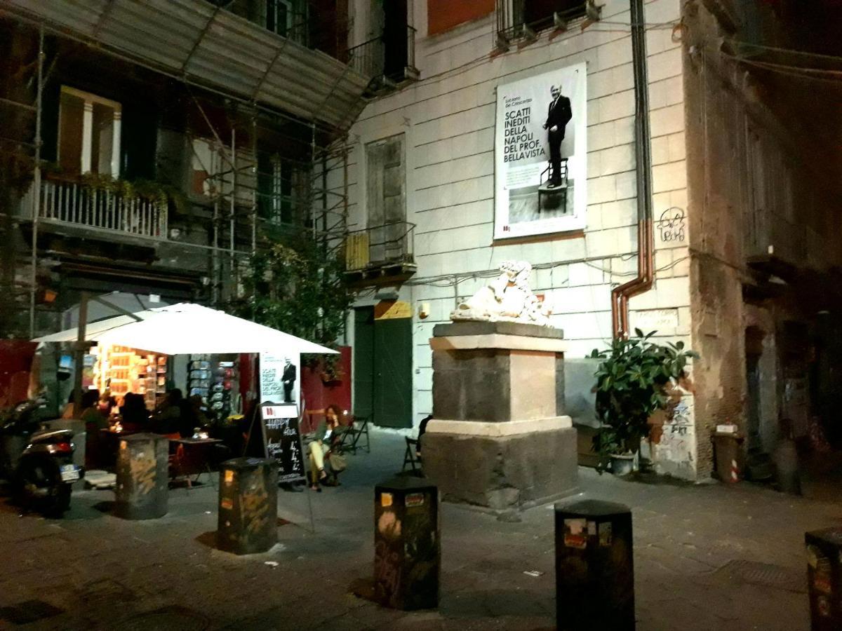 Domus San Biagio 14 Bed and Breakfast Napels Buitenkant foto