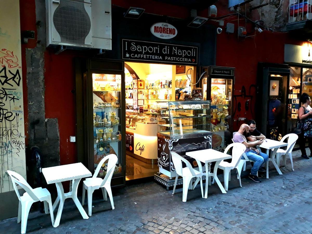 Domus San Biagio 14 Bed and Breakfast Napels Buitenkant foto